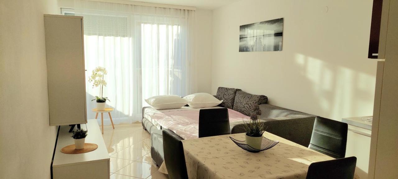 Cozy Apartment With Free Private Parking สปลิท ภายนอก รูปภาพ
